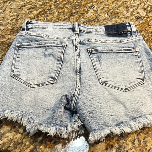 Trendy Frayed Hem Jean Shorts - Black and Light Blue - Picture 4 of 4